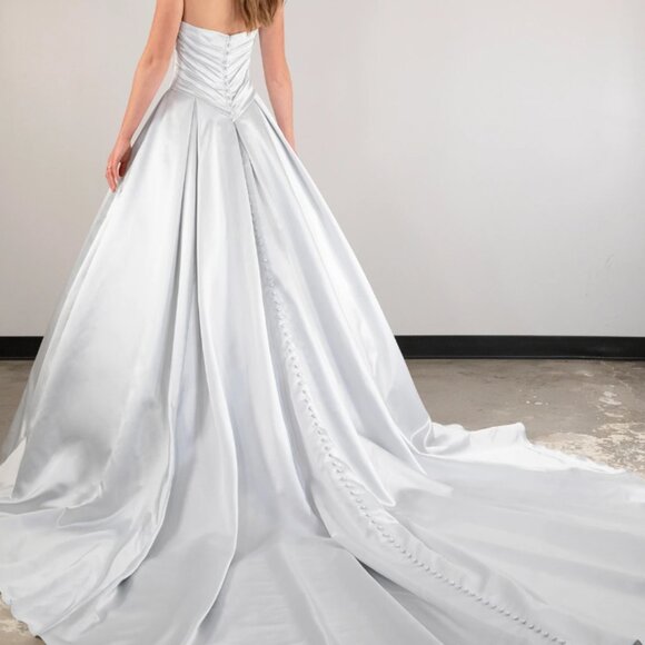 Essense of Australia Wedding Dress D4109 - Picture 4 of 4